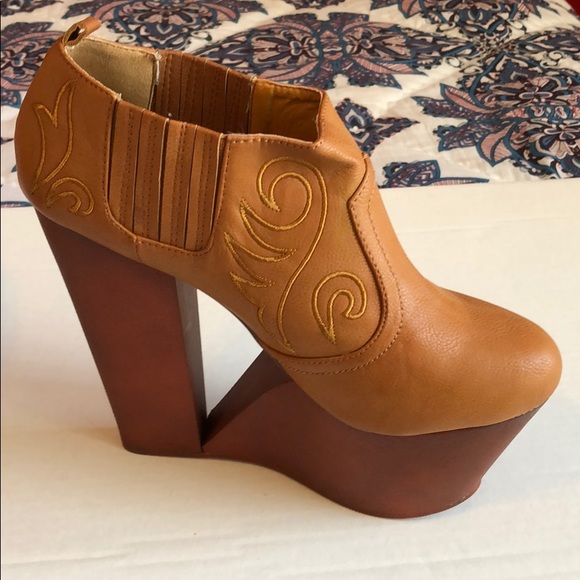 Platform Embroidered Bootie - Picture 2 of 3